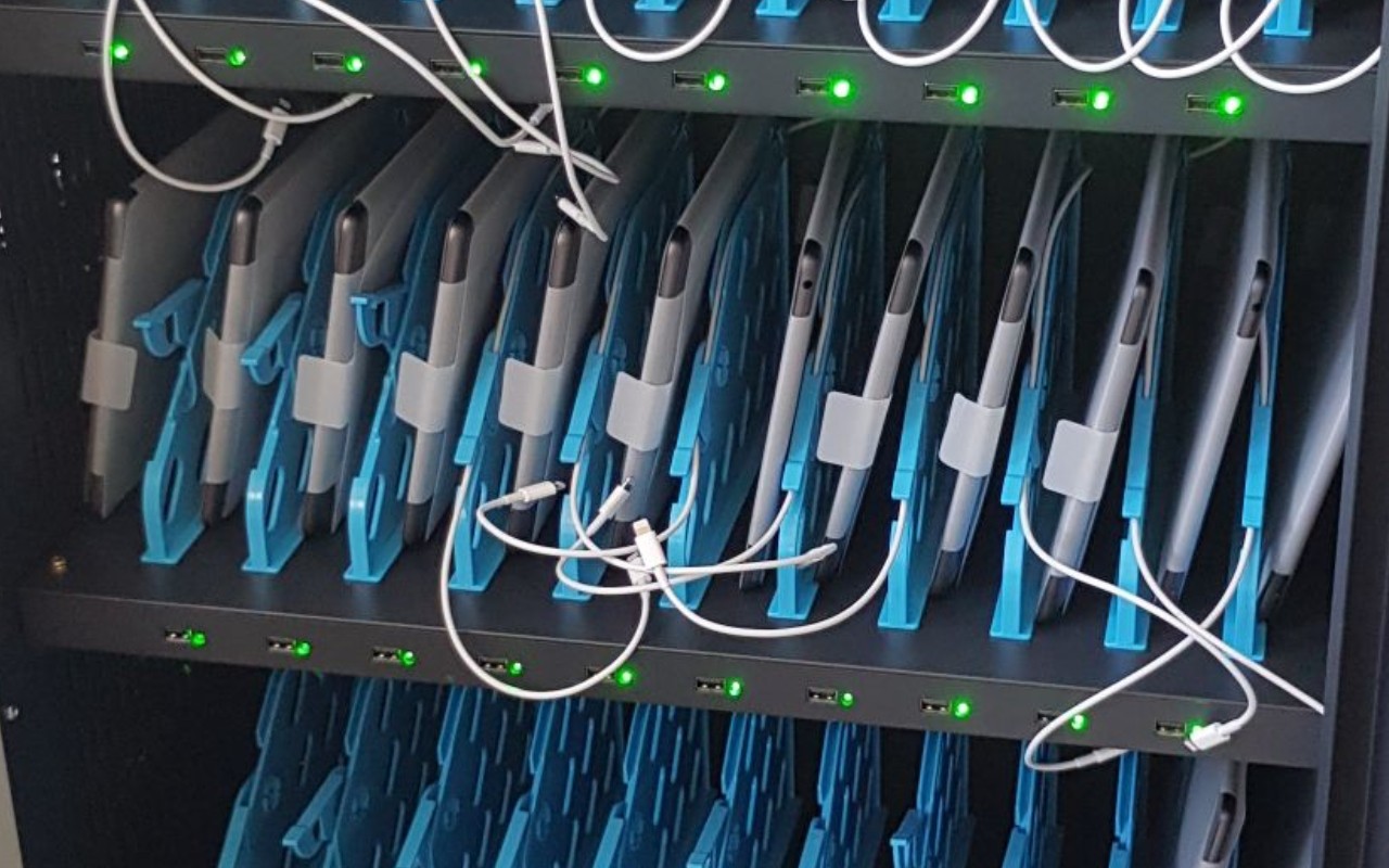 Tablettes école Habad